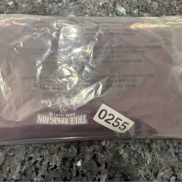 True Religion Women’s Buddha Guitar Graphic Tee Size Large Maroon - Picture 9 of 9